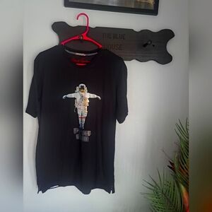 Robert Graham Astronaut Black Tee Size M